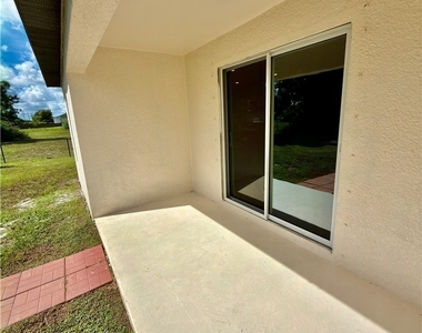 2115 Nw 24th Place - Photo Thumbnail 7