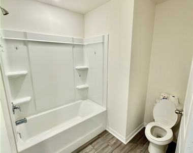 2115 Nw 24th Place - Photo Thumbnail 4