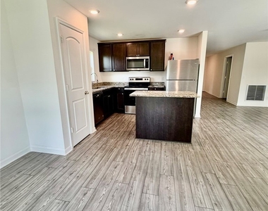 2115 Nw 24th Place - Photo Thumbnail 8