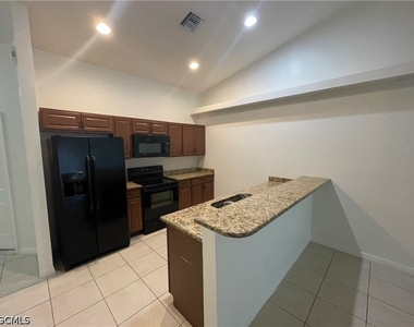 705 Nicholas Parkway W - Photo Thumbnail 3