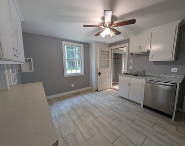 65 Perry - Photo Thumbnail 3