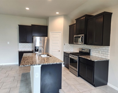 8519 Golden Field Drive - Photo Thumbnail 3
