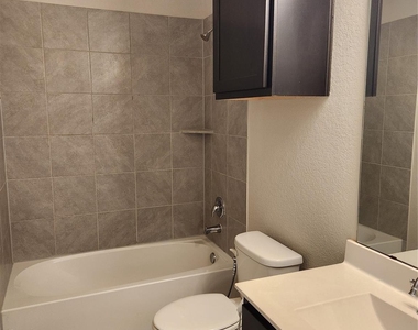 8519 Golden Field Drive - Photo Thumbnail 18