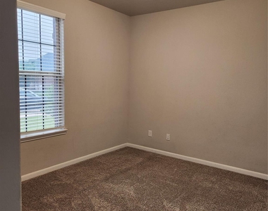 8519 Golden Field Drive - Photo Thumbnail 14