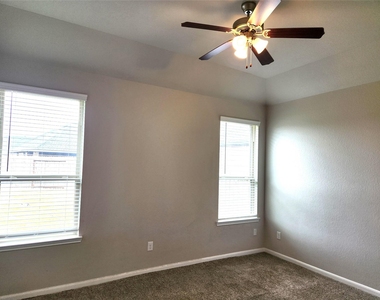 8519 Golden Field Drive - Photo Thumbnail 9