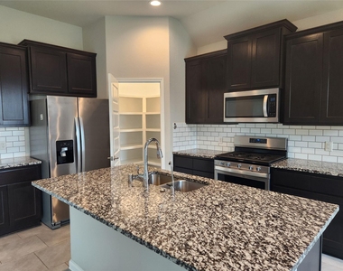 8519 Golden Field Drive - Photo Thumbnail 4