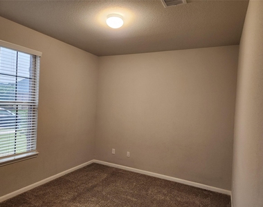 8519 Golden Field Drive - Photo Thumbnail 15