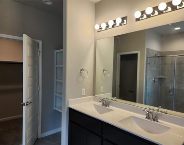 8519 Golden Field Drive - Photo Thumbnail 12