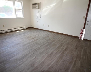 73 East Broadway - Photo Thumbnail 4