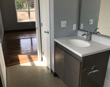 10 East Ridge - Photo Thumbnail 23