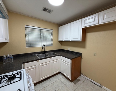 2209 20th Avenue - Photo Thumbnail 5