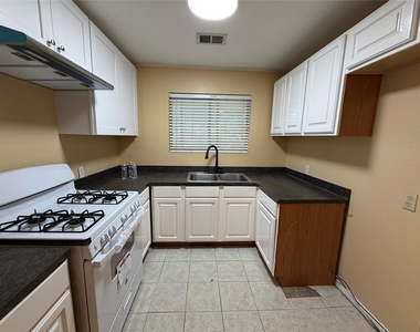 2209 20th Avenue - Photo Thumbnail 4
