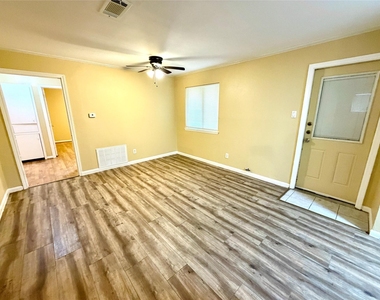 2209 20th Avenue - Photo Thumbnail 7