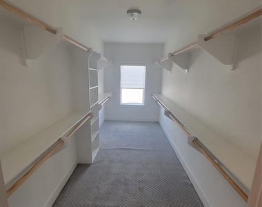 18 Evanston Street - Photo Thumbnail 4
