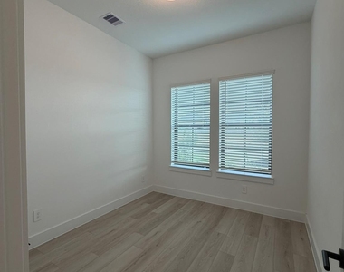 24126 Prairie Crabapple Court - Photo Thumbnail 10