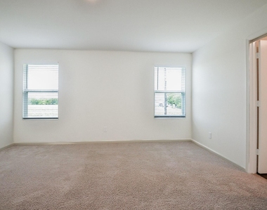 8627 Vacek Crossing Way - Photo Thumbnail 12