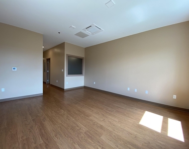 83 Hanover - Photo Thumbnail 19