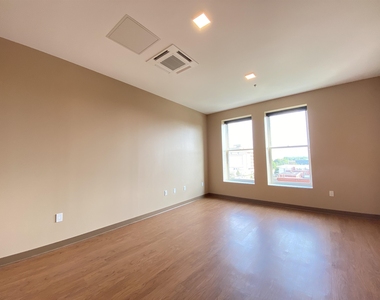 83 Hanover - Photo Thumbnail 18