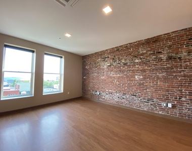 83 Hanover - Photo Thumbnail 16
