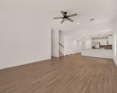 3242 Spanish Oak Lane - Photo Thumbnail 6