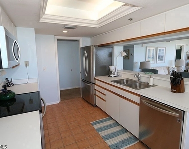 5550 Heron Point Drive - Photo Thumbnail 4