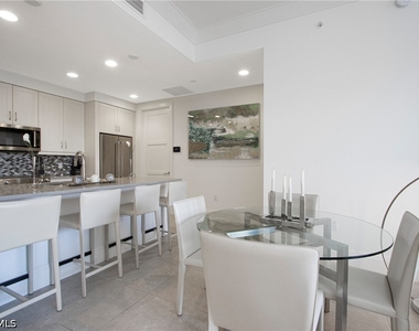 1035 3rd Avenue S - Photo Thumbnail 5