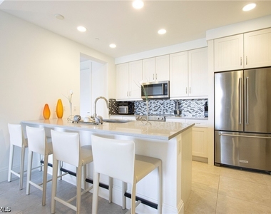 1035 3rd Avenue S - Photo Thumbnail 8