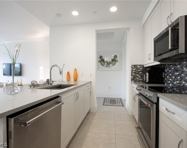 1035 3rd Avenue S - Photo Thumbnail 7