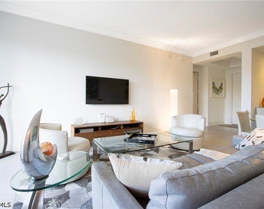 1035 3rd Avenue S - Photo Thumbnail 3