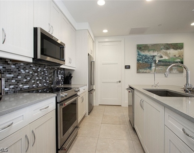1035 3rd Avenue S - Photo Thumbnail 6