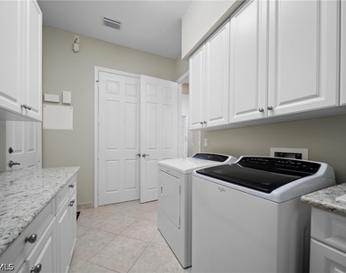 2866 Cinnamon Bay Circle - Photo Thumbnail 13