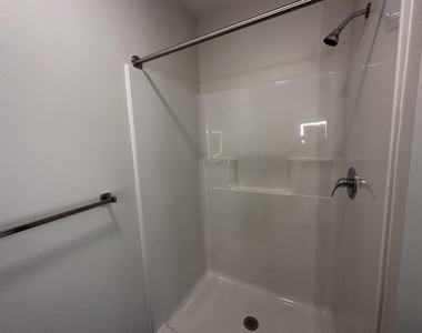 409 Elm - Photo Thumbnail 17
