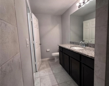 2837 Nw 19th Place - Photo Thumbnail 5