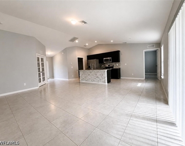 2837 Nw 19th Place - Photo Thumbnail 3