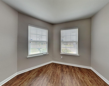 12318 Wavecrest Road - Photo Thumbnail 3