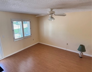 296 4th Avenue S - Photo Thumbnail 8