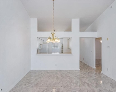3250 Cypress Glen Way - Photo Thumbnail 7