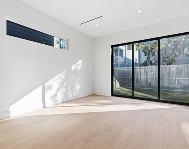 824 Malone Street - Photo Thumbnail 11
