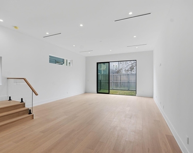 824 Malone Street - Photo Thumbnail 10
