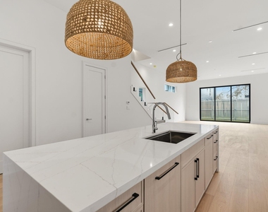 824 Malone Street - Photo Thumbnail 5