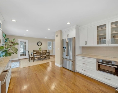 359 Hillview - Photo Thumbnail 8