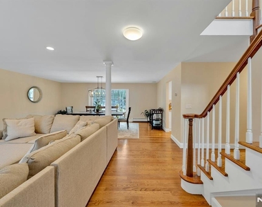359 Hillview - Photo Thumbnail 3