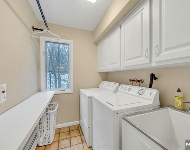 359 Hillview - Photo Thumbnail 23