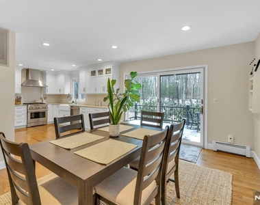 359 Hillview - Photo Thumbnail 10