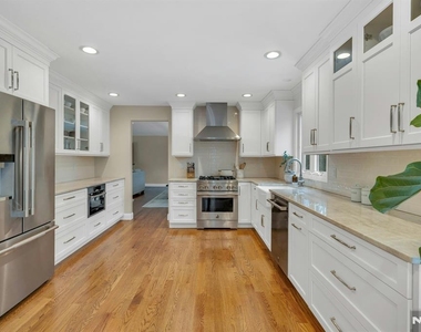 359 Hillview - Photo Thumbnail 7