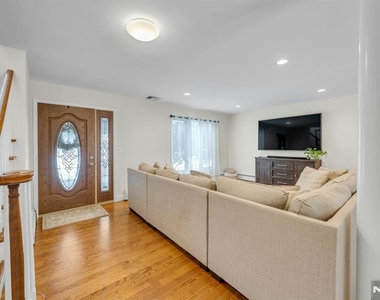 359 Hillview - Photo Thumbnail 4