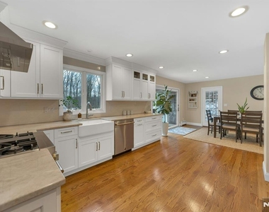 359 Hillview - Photo Thumbnail 9