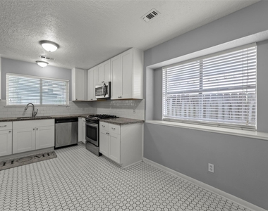 1019 Sugar Mountain Court - Photo Thumbnail 8