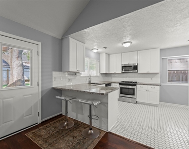 1019 Sugar Mountain Court - Photo Thumbnail 7