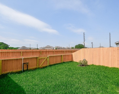 27927 Western Creek Court - Photo Thumbnail 24